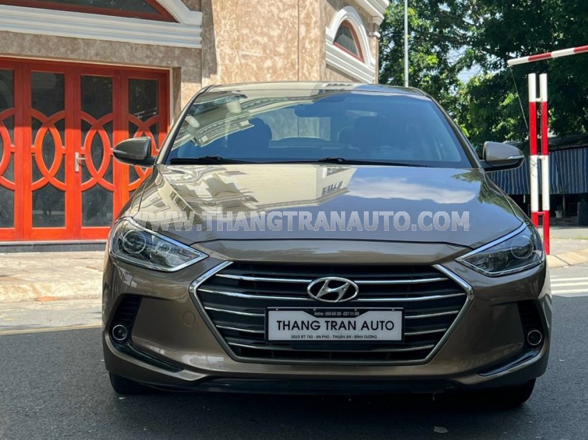 Hyundai Elantra 1.6 AT